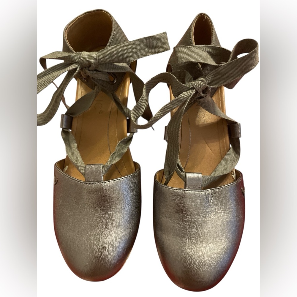 VIONIC Kaitlyn Metallic Pewter Silver Gray Espadrilles Laces Ankle Strap